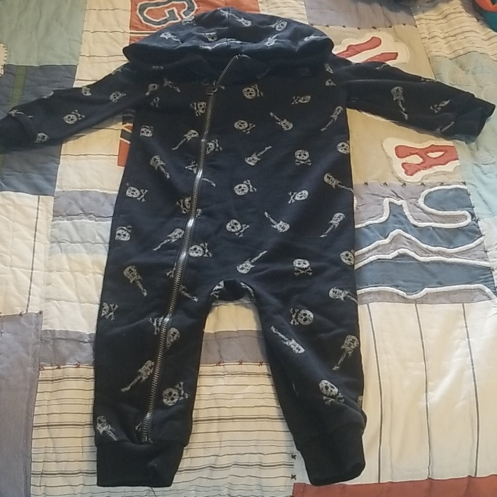 Baby body suit 9/12 months